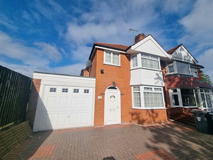 3 Bedroom Semi-Detached House For Sale In Greenacres Road, Kings Norton, Birmingham, B38