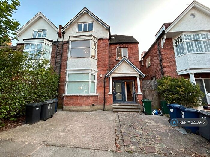 2 Bedroom Flat To Rent In Woodstock Road, London, NW11