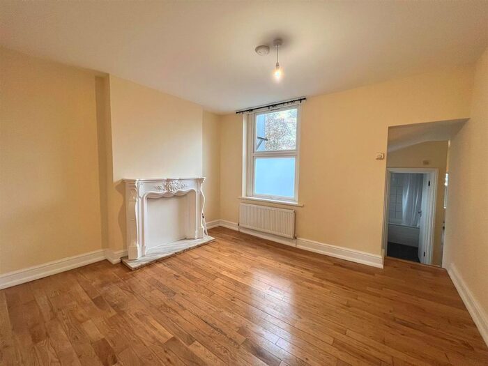 2 Bedroom Flat To Rent In Verdant Lane, London, SE6