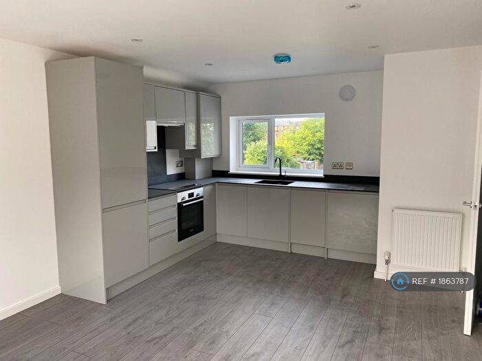 2 Bedroom Maisonette To Rent In Newmarket Road, Cambridge, CB5