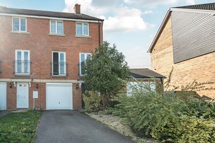 4 Bedroom Semi-Detached House For Sale In Noble Crescent, Berryfields, HP18