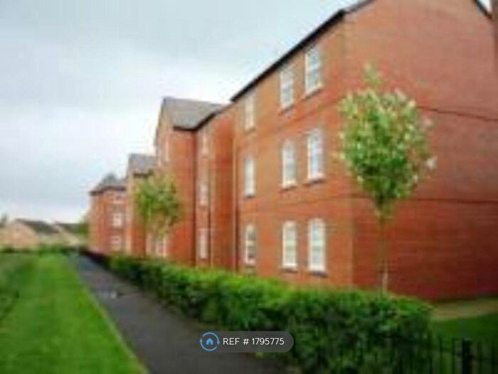 2 Bedroom Flat To Rent In Weir Close, Wigston, Leicester, LE18