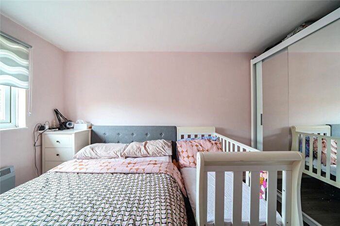 1 Bedroom Flat For Sale In Abbotswood Way, Hayes, UB3
