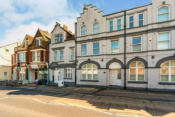 3 Bedroom Flat To Rent In Balmoral Road, Gillingham, Kent, ME7