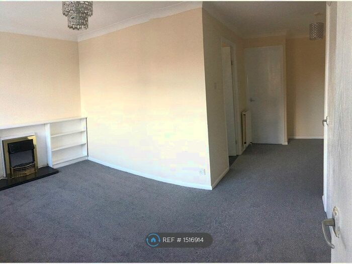 2 Bedroom Flat To Rent In Thicket Drive, Maltby Rotherham, S66