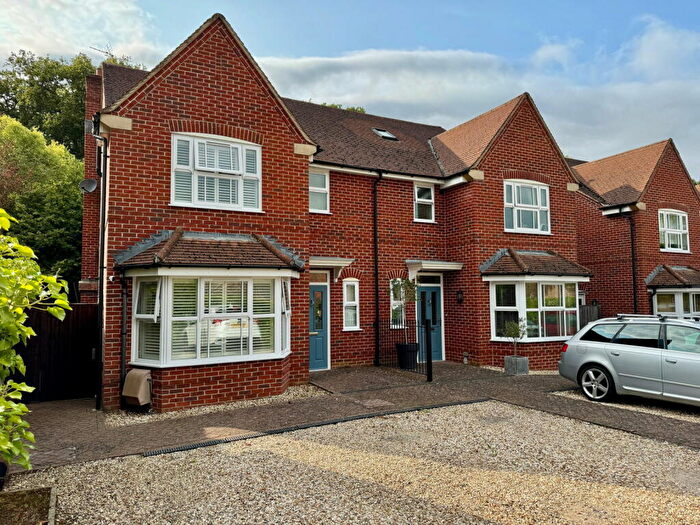 4 Bedroom Semi-Detached House For Sale In Faville Oaks Hampstead Norreys Road, Hermitage, Thatcham, RG18