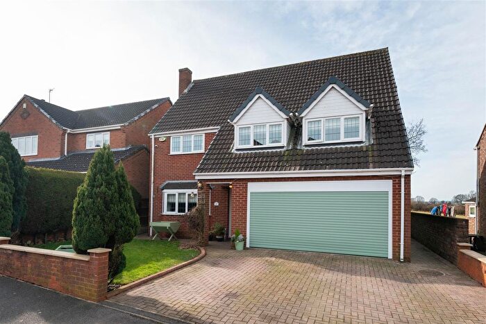 4 Bedroom Detached House For Sale In Lansbury Avenue, Pilsley, Chesterfield, S45