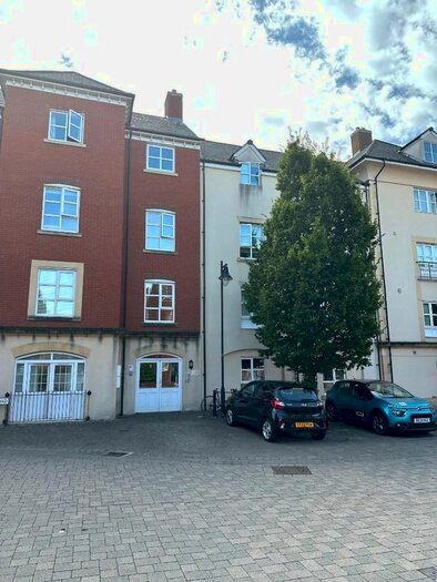 2 Bedroom Flat To Rent In Zakopane Road, Swindon, SN25