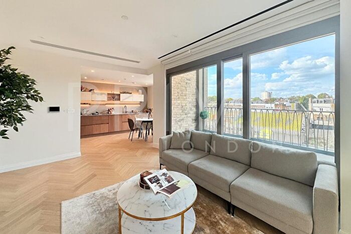 2 Bedroom Flat For Sale In Hampton House, King's Road Park, London, SW6