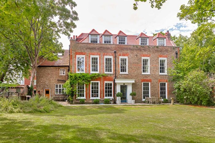 4 Bedroom Flat For Sale In Mortlake High Street, East Sheen, SW14
