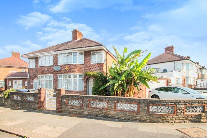 3 Bedroom Semi-Detached House To Rent In Carr Road, Northolt, UB5
