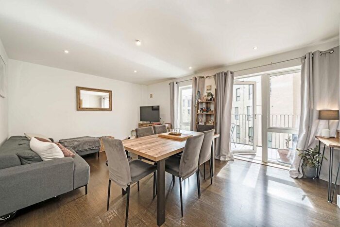 2 Bedroom Flat For Sale In Freda Street, Bermondsey, SE16