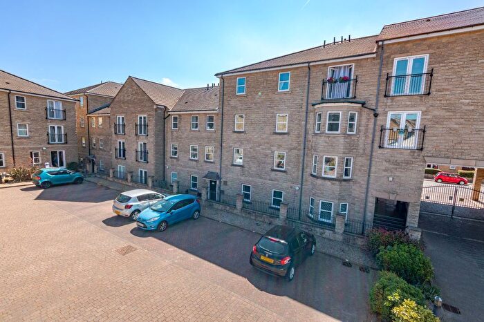 2 Bedroom Flat For Sale In Sycamore Avenue, Bingley, West Yorkshire, BD16