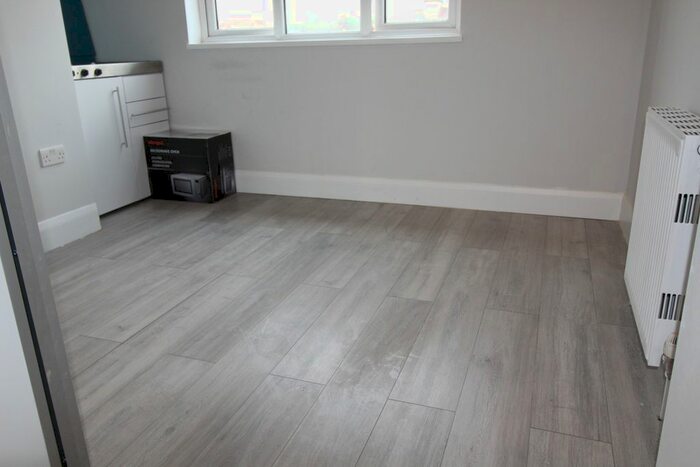 Studio To Rent In Burnley Road, Dollis Hill/Willesden, NW10