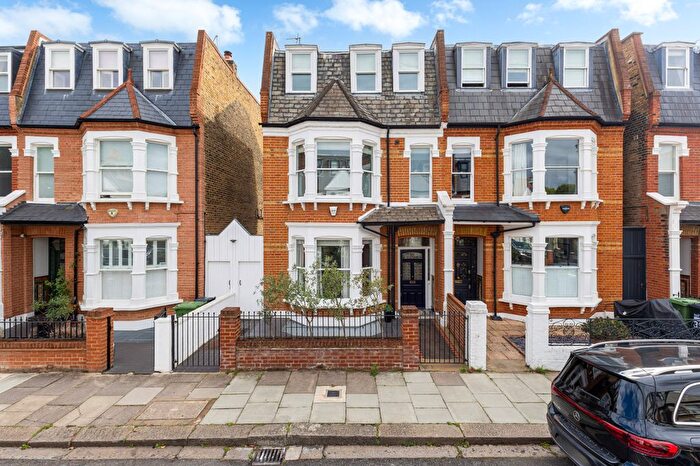 6 Bedroom Semi-Detached House For Sale In Cloncurry Street, London, SW6