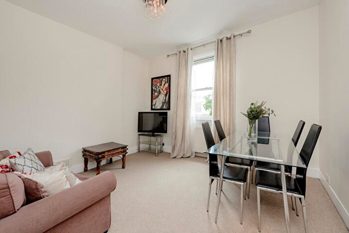 2 Bedroom Flat To Rent In Finborough Road, London, Uk, SW10