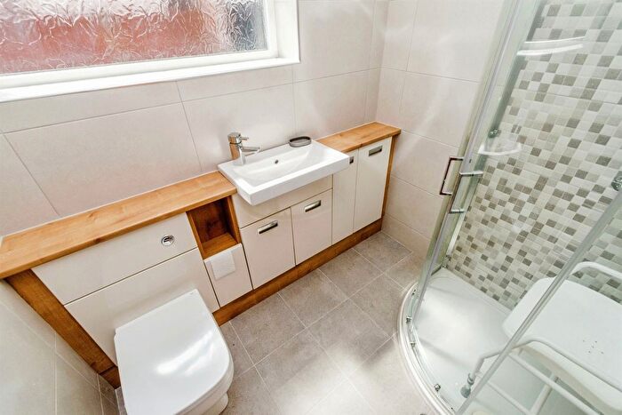 2 Bedroom Semi-Detached Bungalow For Sale In Maple Leaf Road, Wednesbury, WS10
