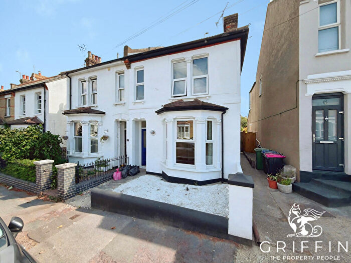 1 Bedroom Apartment To Rent In Southsea Avenue, Leigh-On-Sea, SS9
