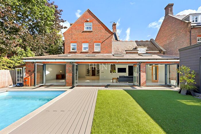 7 Bedroom Detached House For Sale In Regents Drive, Woodford Green, IG8