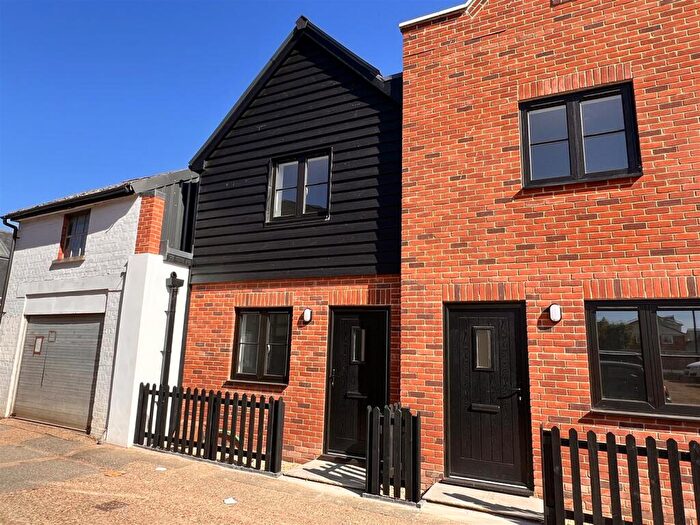 2 Bedroom End Of Terrace House For Sale In Scarrots Lane, Newport, PO30