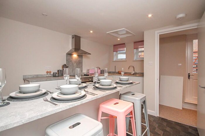 2 Bedroom Flat To Rent In Montague Street, Worthing, BN11