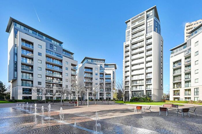 1 Bedroom Flat To Rent In Cunningham House, Brentford, TW8