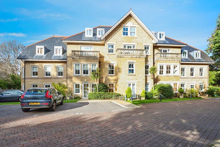 2 Bedroom Flat For Sale In Manor Road, Bournemouth, BH1