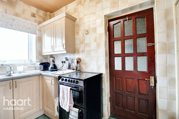 3 Bedroom Semi-Detached House For Sale In White Road, Quinton, B32