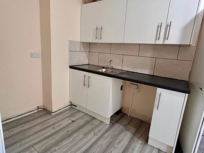 1 Bedroom Flat To Rent In Pontardawe, Swansea, SA8