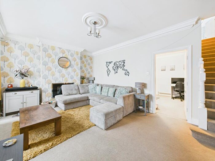 3 Bedroom Terraced House For Sale In Etherington Road, Hull, HU6