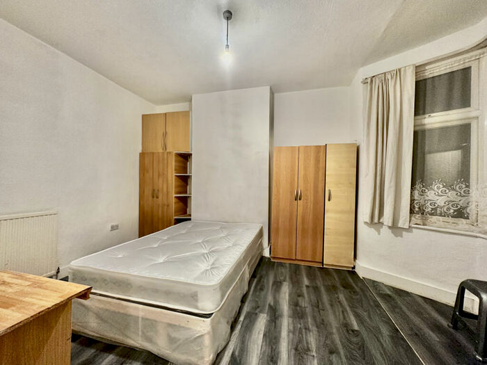 Studio To Rent In Caithness Road, CR4