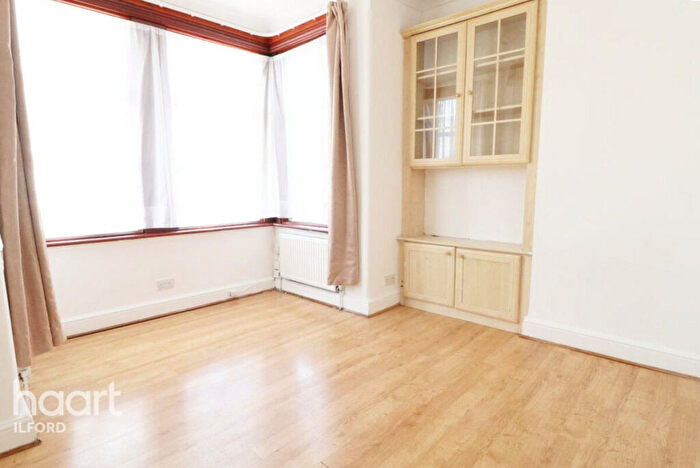 1 Bedroom Flat To Rent In De Vere Gardens, Ilford, IG1