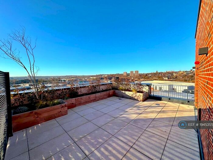 1 Bedroom Penthouse To Rent In Springwell Gardens, Leeds, LS12