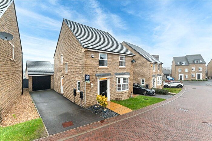 4 Bedroom Detached House For Sale In Castle Stead Crescent, Cullingworth, BD13