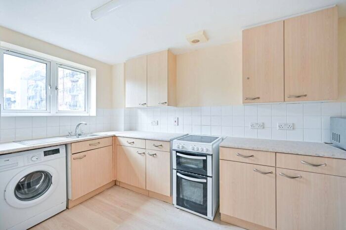 2 Bedroom Flat To Rent In Royal Quarter, Kingston, Kingston Upon Thames, KT2