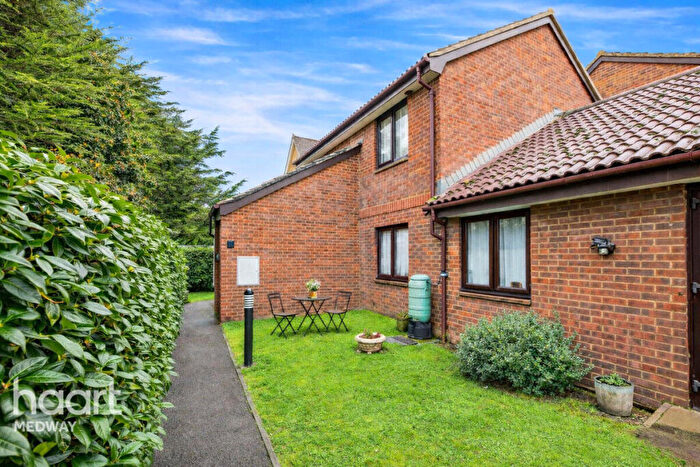 1 Bedroom Retirement Property For Sale In Warblers Close, Rochester, ME2