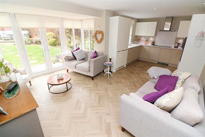 4 Bedroom Detached House For Sale In Chippenham Close, Wellingborough, NN8