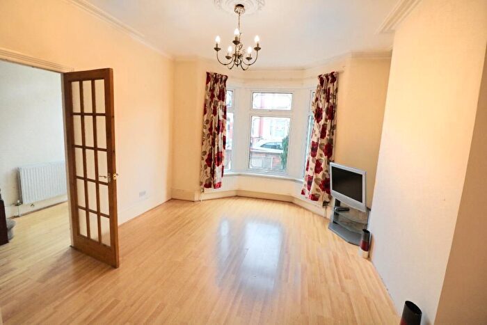 3 Bedroom Terraced House To Rent In Kingston Road, Ilford, Essex, IG1