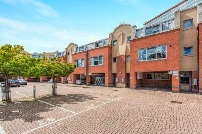 1 Bedroom Flat To Rent In Sundial Court, Surbiton, KT5