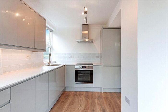 2 Bedroom Flat To Rent In Woodview Court, Queens Road, Weybridge, KT13