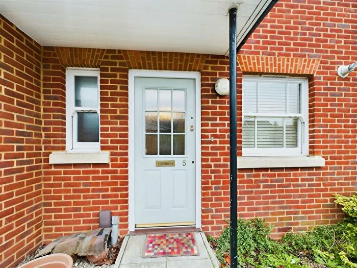 2 Bedroom House To Rent In Clare Gardens, Walsworth Road, Hitchin, SG4