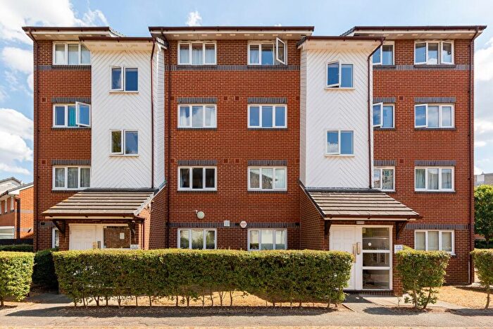 1 Bedroom Apartment To Rent In Goodwin Close, Bermondsey, SE16