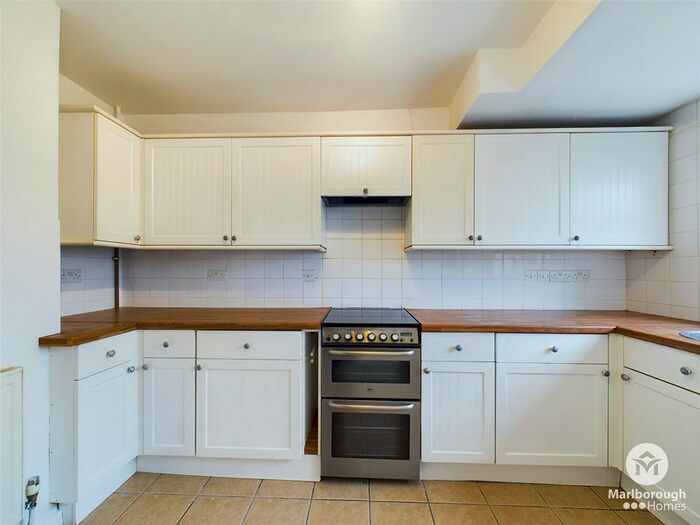 1 Bedroom Flat To Rent In Huntsman Road, Hainault, Essex, IG6