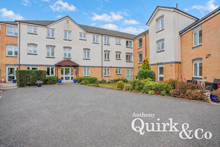 1 Bedroom Apartment For Sale In London Road, Benfleet, SS7