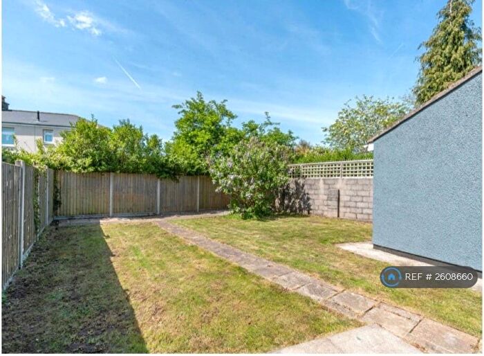 4 Bedroom Semi-Detached House To Rent In Dingle Close, Bristol, BS9