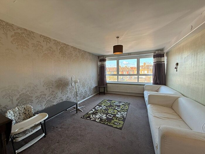 Studio For Sale In Collingwood Road, Sutton, SM1