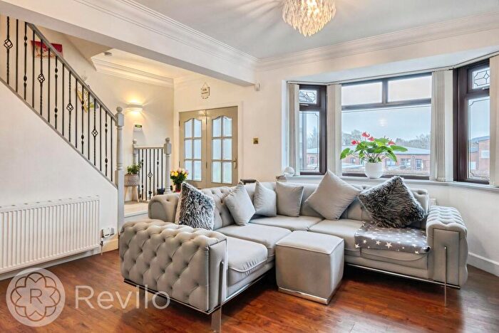 3 Bedroom Semi-Detached House For Sale In Hartley Lane, Rochdale, OL11