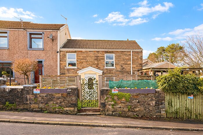 2 Bedroom Cottage For Sale In Harriet Street, Trecynon, Aberdare, Rct, CF44