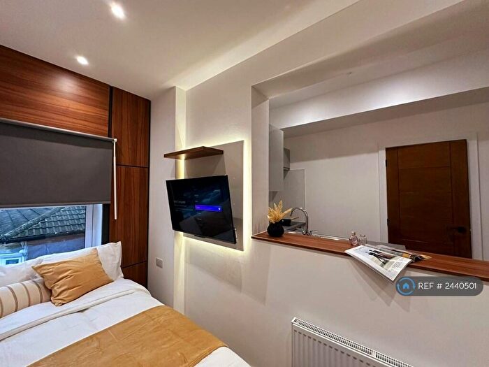 Studio To Rent In Deluxe, Derby, DE1