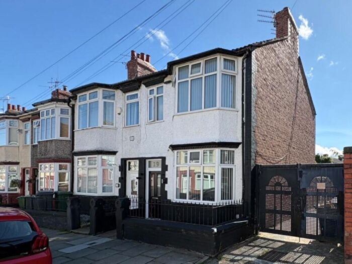 3 Bedroom End Of Terrace House For Sale In Highgreen Road, Prenton, Merseyside, CH42